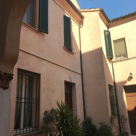 Elena Apartment Ferrara Bagian luar foto